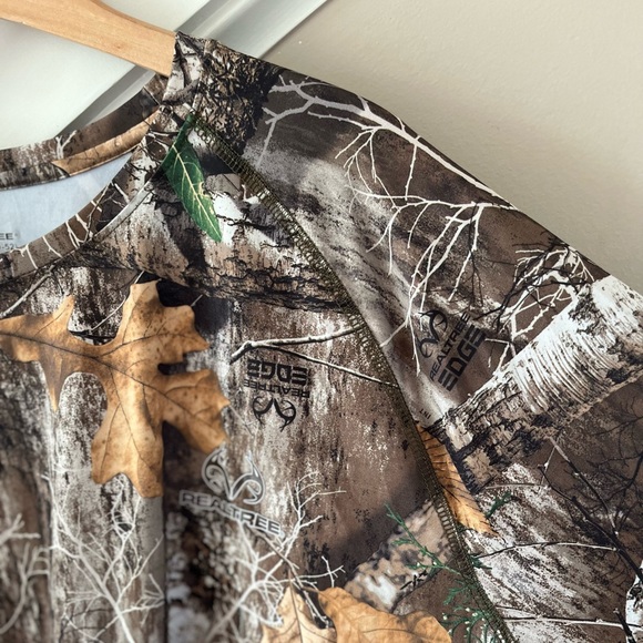 ✨ Realtree Long Sleeve - Picture 3 of 7